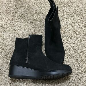 Cole Haan Women's Black Ankle Boots size 8.5 preowned